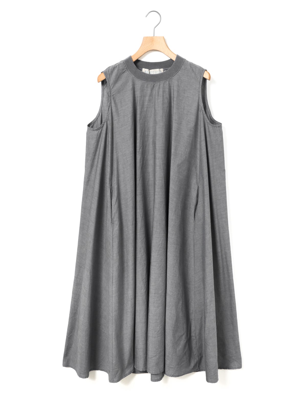 MidiUmi シャンブレーノースリーブプレンティワンピース｜ MARcourt
