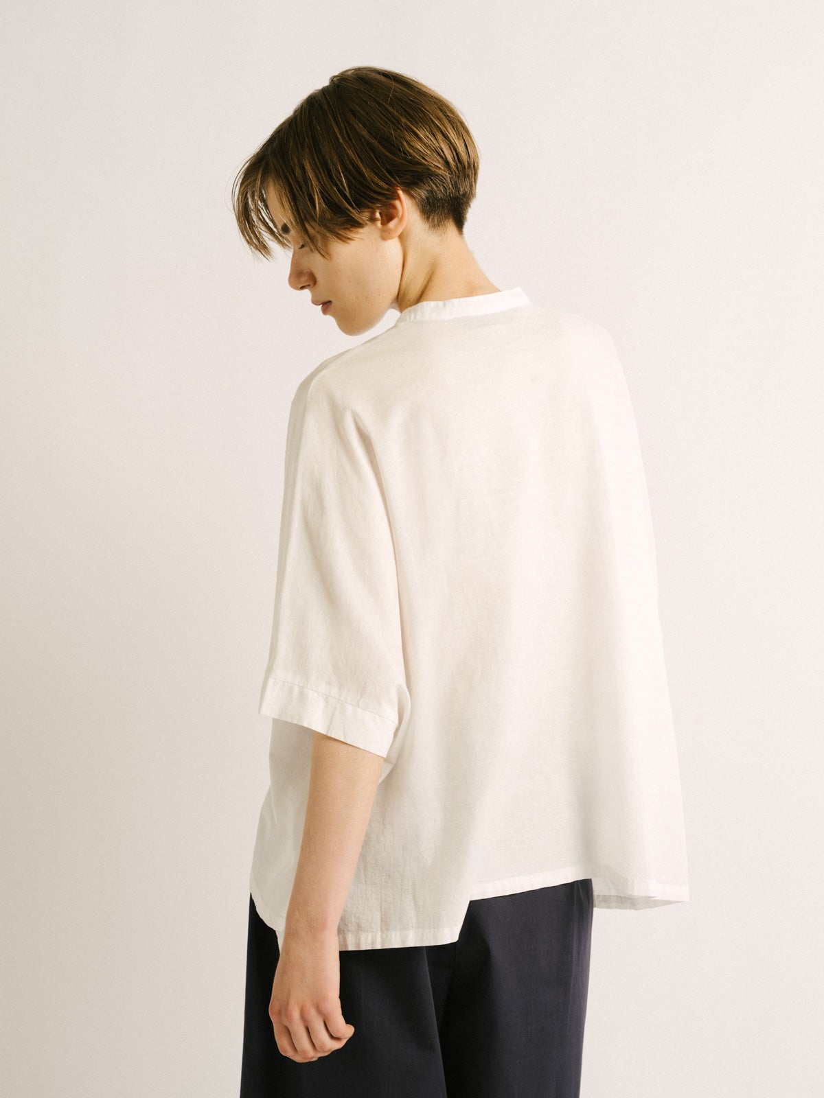 mizuiro ind コットンリネンスタンドカラーワイドシャツ｜ MARcourt