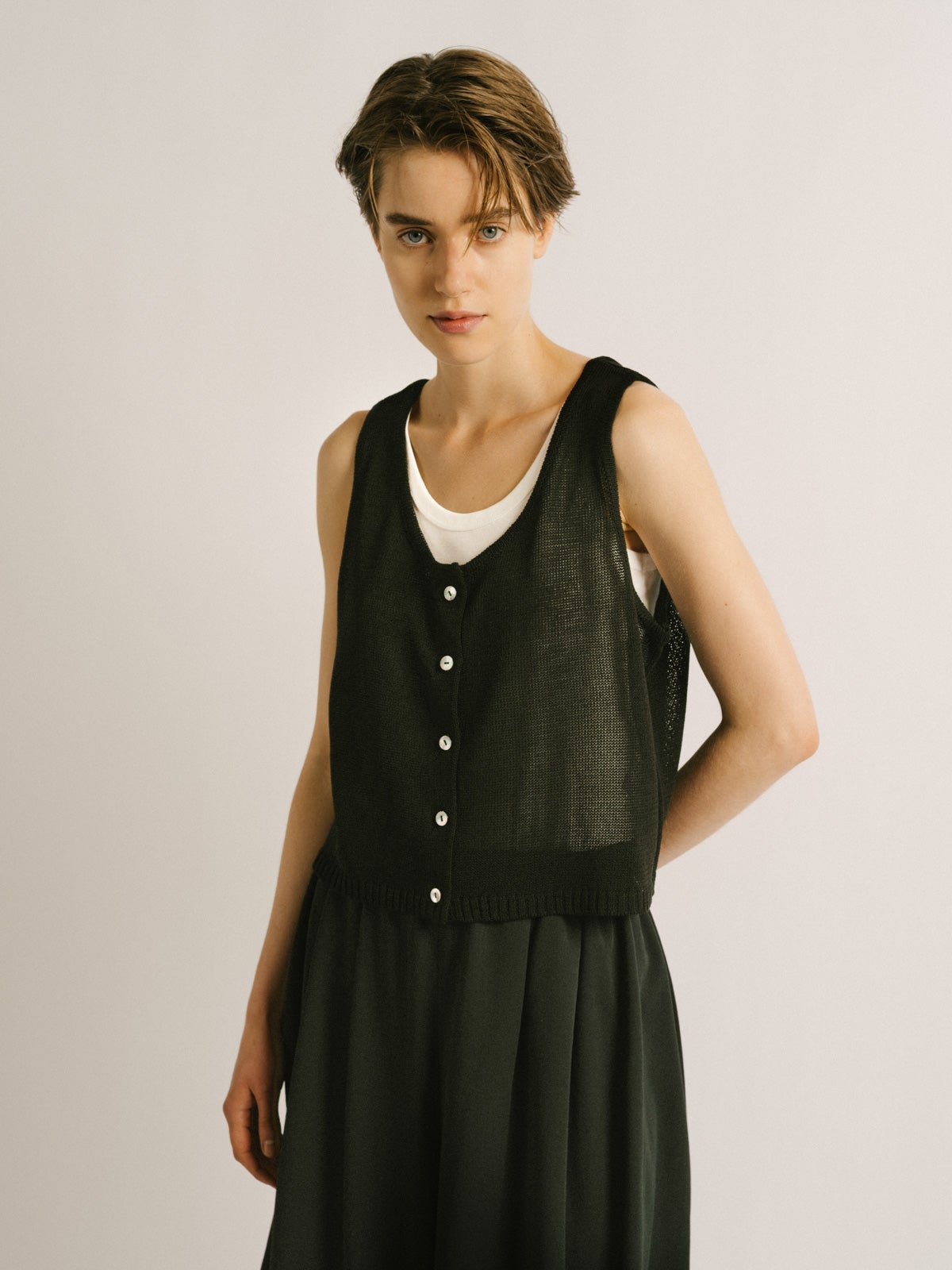 mizuiro ind リネンライククルーネックベスト｜ MARcourt ONLINE STORE