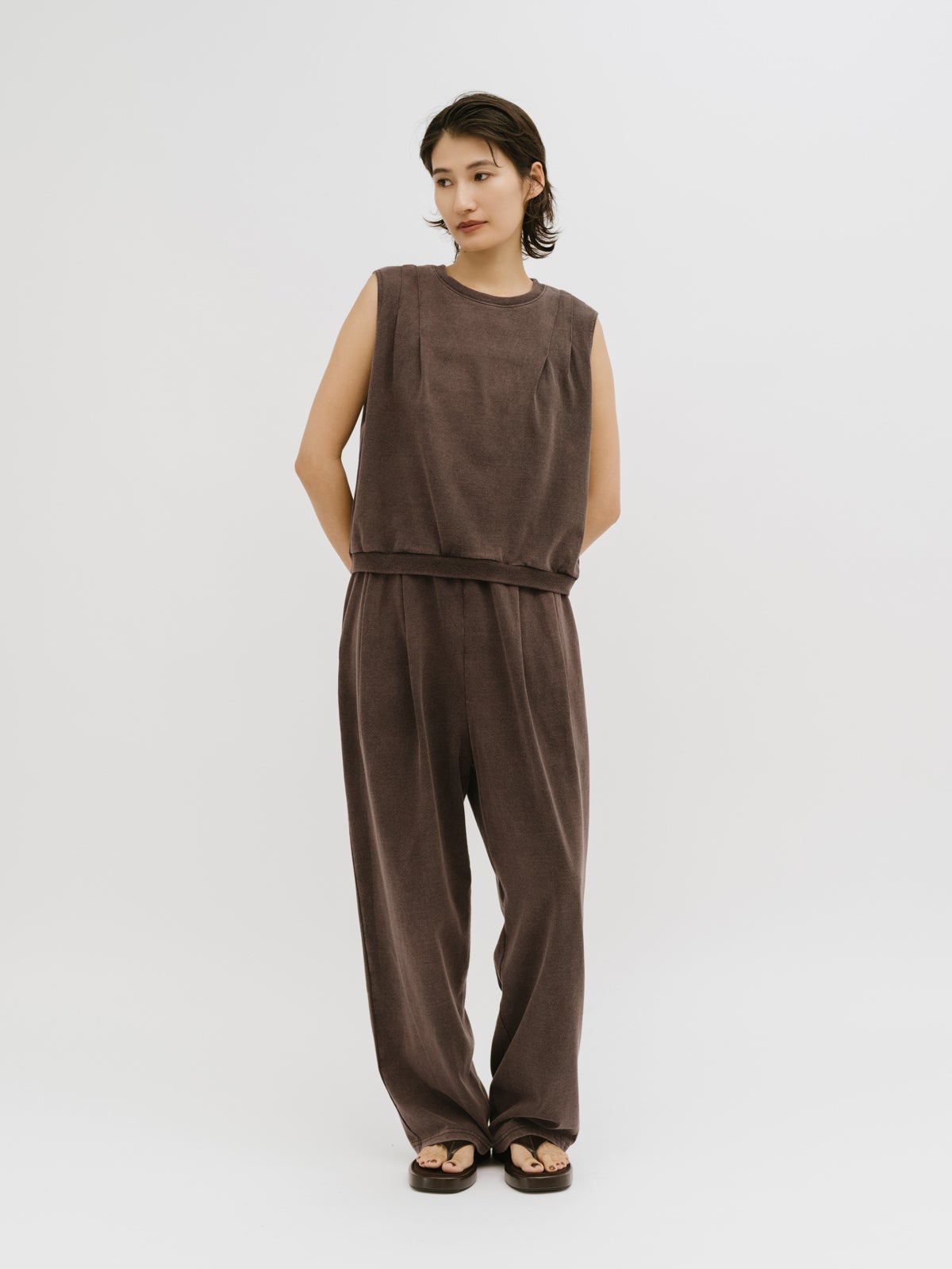 MIDIUMISOLID for Ladies ピグメントタックカーブパンツ｜ MARcourt