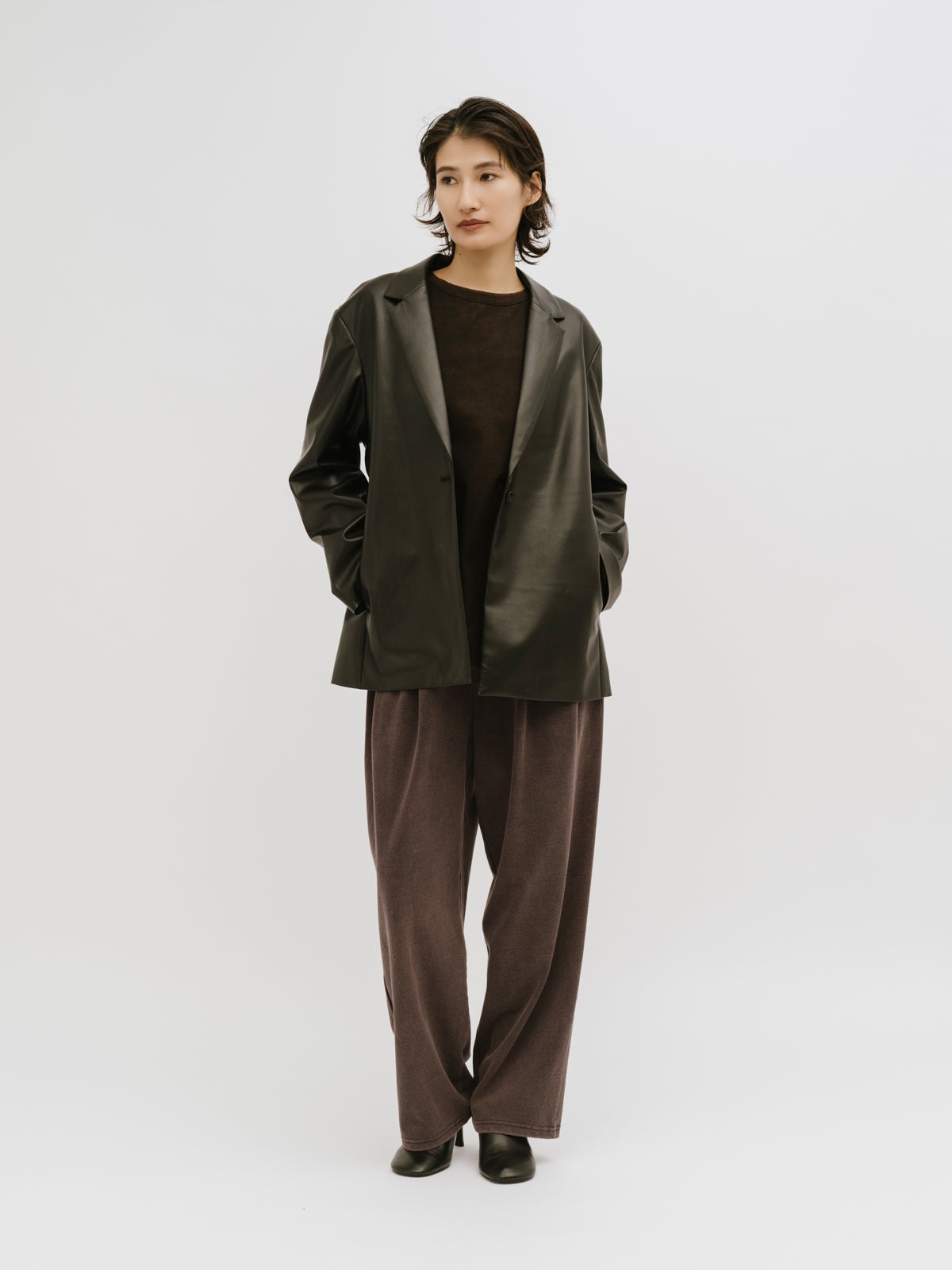 MIDIUMISOLID for Ladies ピグメントタックカーブパンツ｜ MARcourt