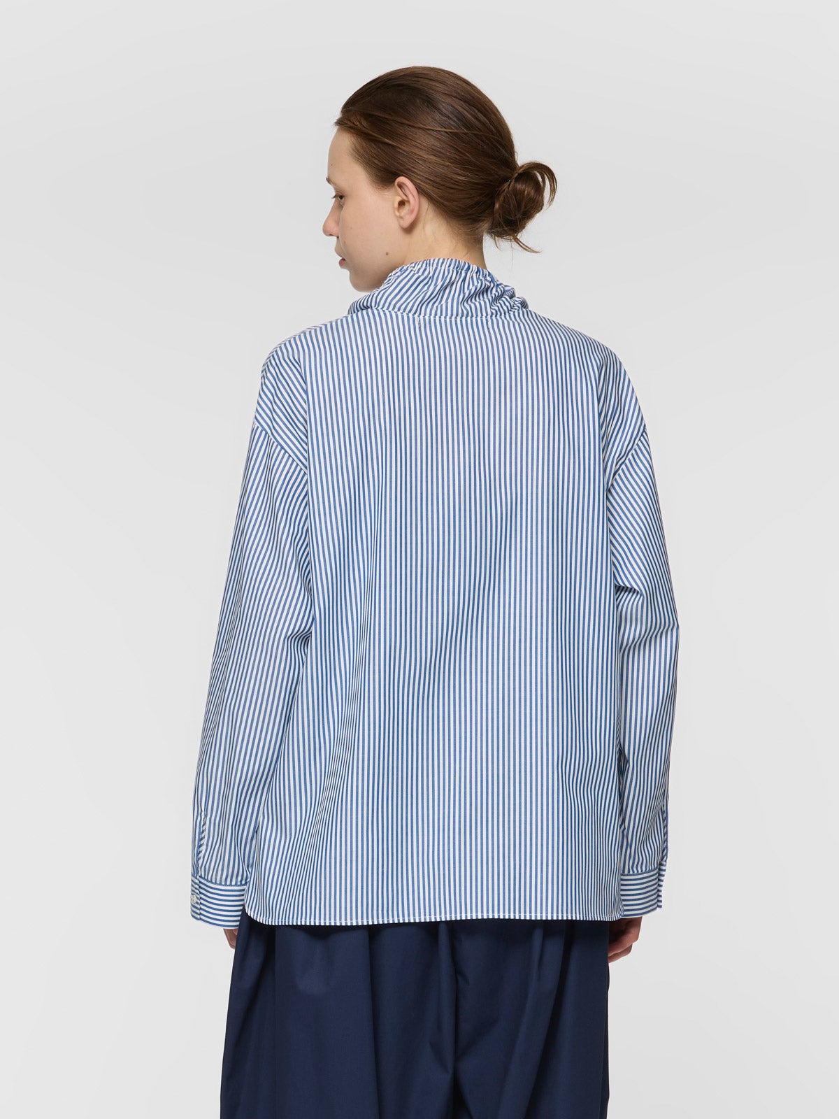 mizuiro ind ストライプギャザーネックシャツ｜ MARcourt ONLINE STORE
