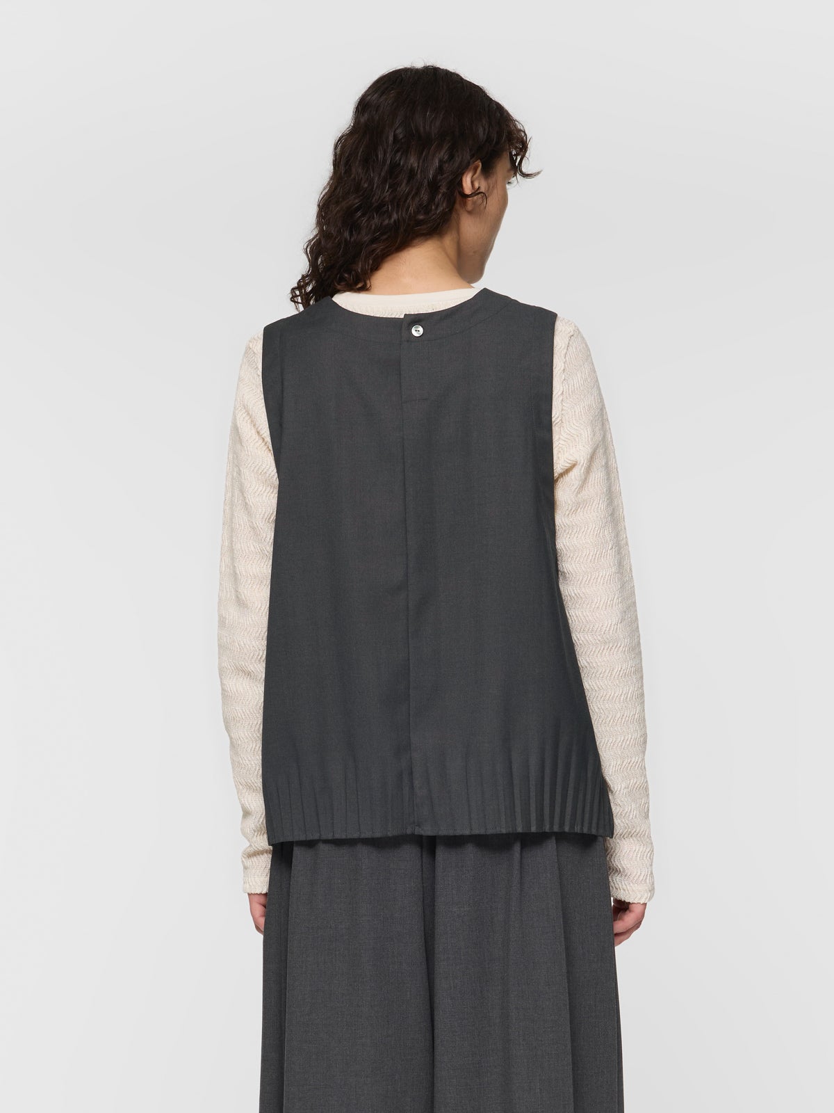 mizuiro ind プリーツヘムショートベスト｜ MARcourt ONLINE STORE