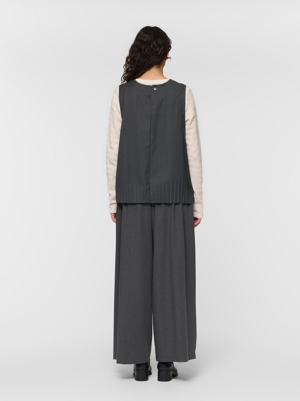 mizuiro ind プリーツヘムショートベスト｜ MARcourt ONLINE STORE